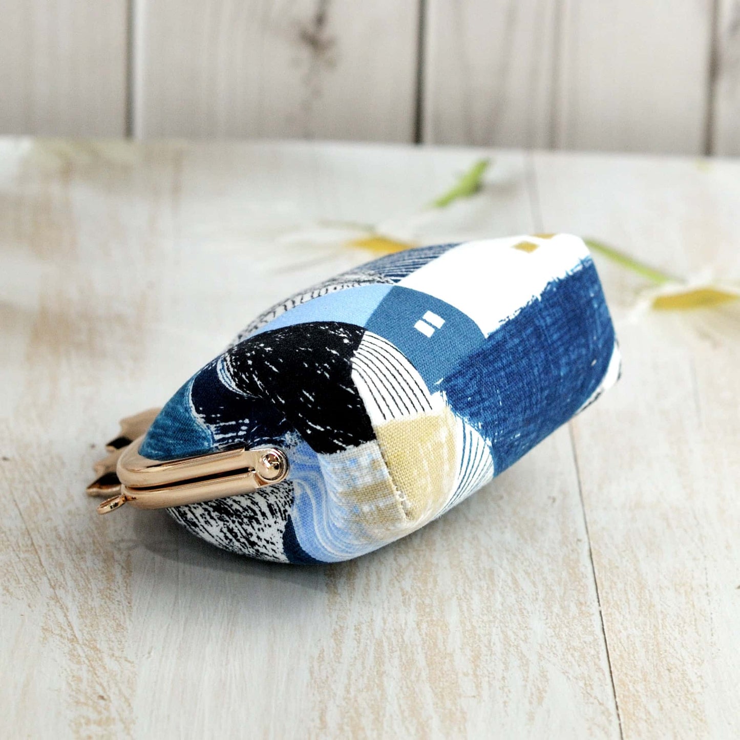 ingriTAO Cezanne Log Cabin style Mini Kiss - Lock Coin Purse - ingriTAO