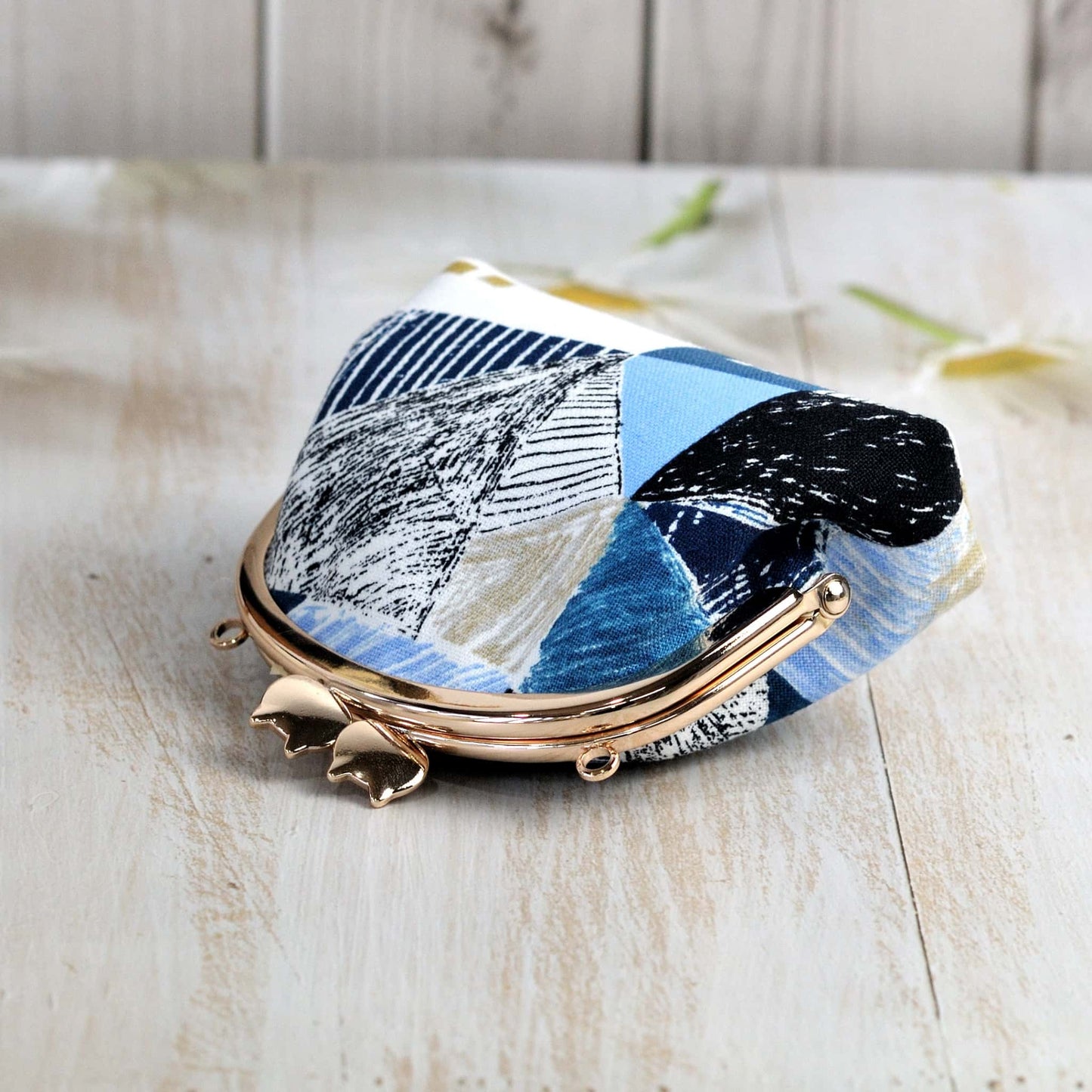 ingriTAO Cezanne Log Cabin style Mini Kiss - Lock Coin Purse - ingriTAO