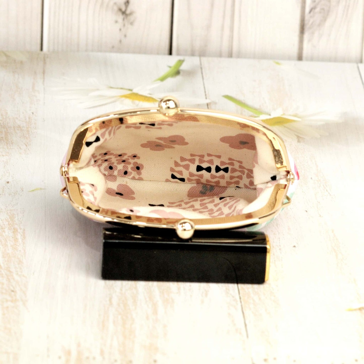 ingriTAO Hello Kitty Style Kiss Lock Coin Purse Inside Liner Interior - ingriTAO