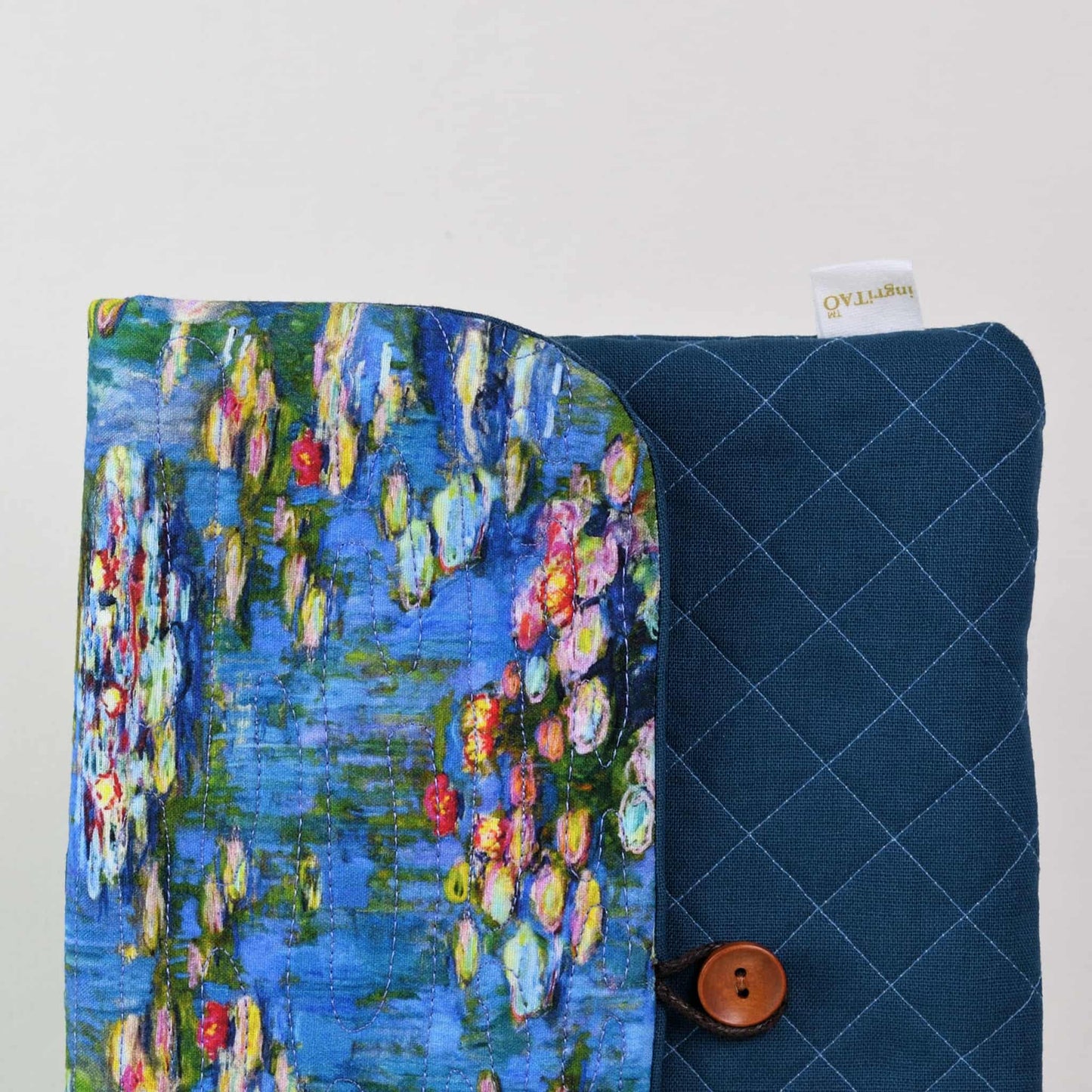 ingriTAO Monet IPAD Quilted Padded Sleeve Quilting Stitch Details - ingriTAO