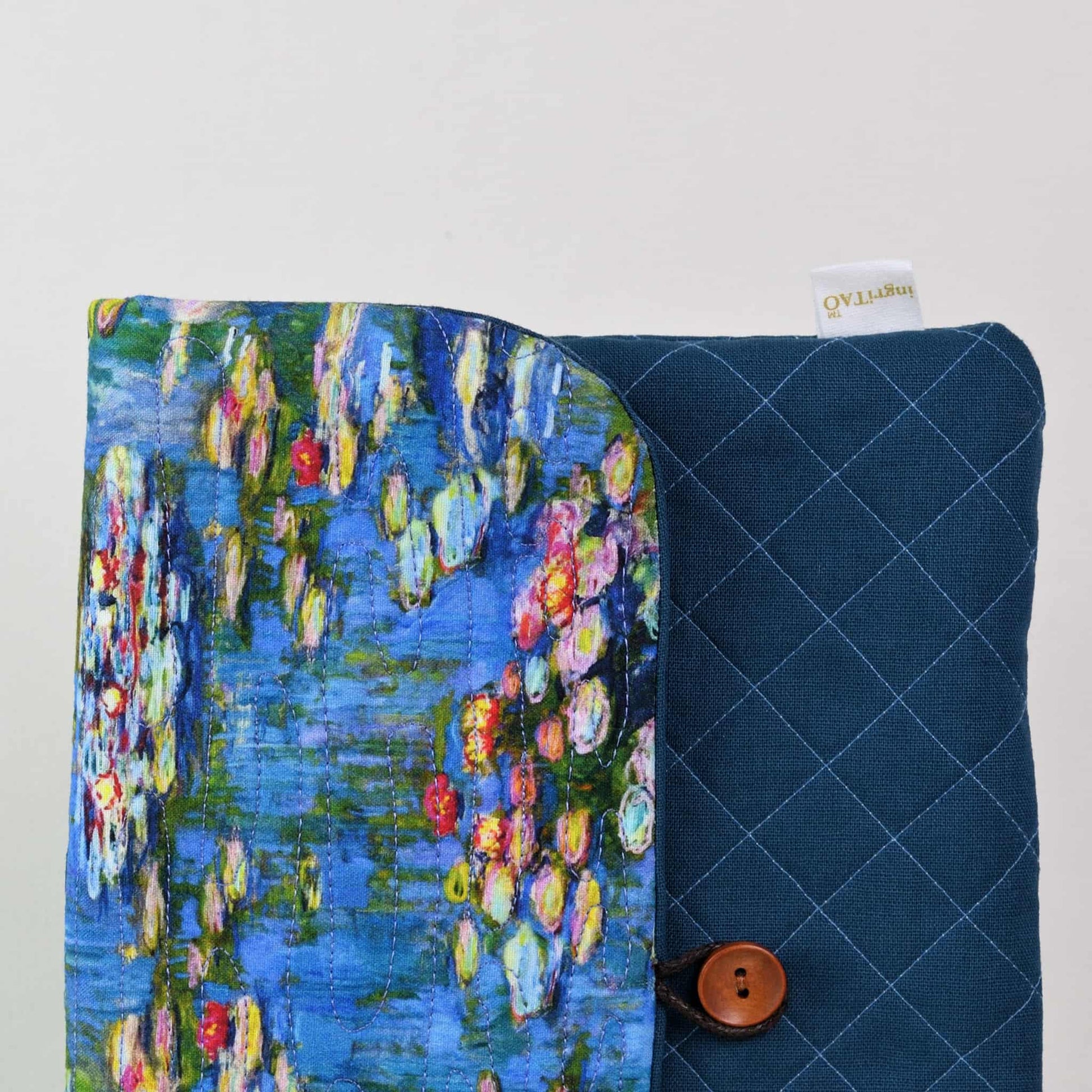 ingriTAO Monet IPAD Quilted Padded Sleeve Quilting Stitch Details - ingriTAO