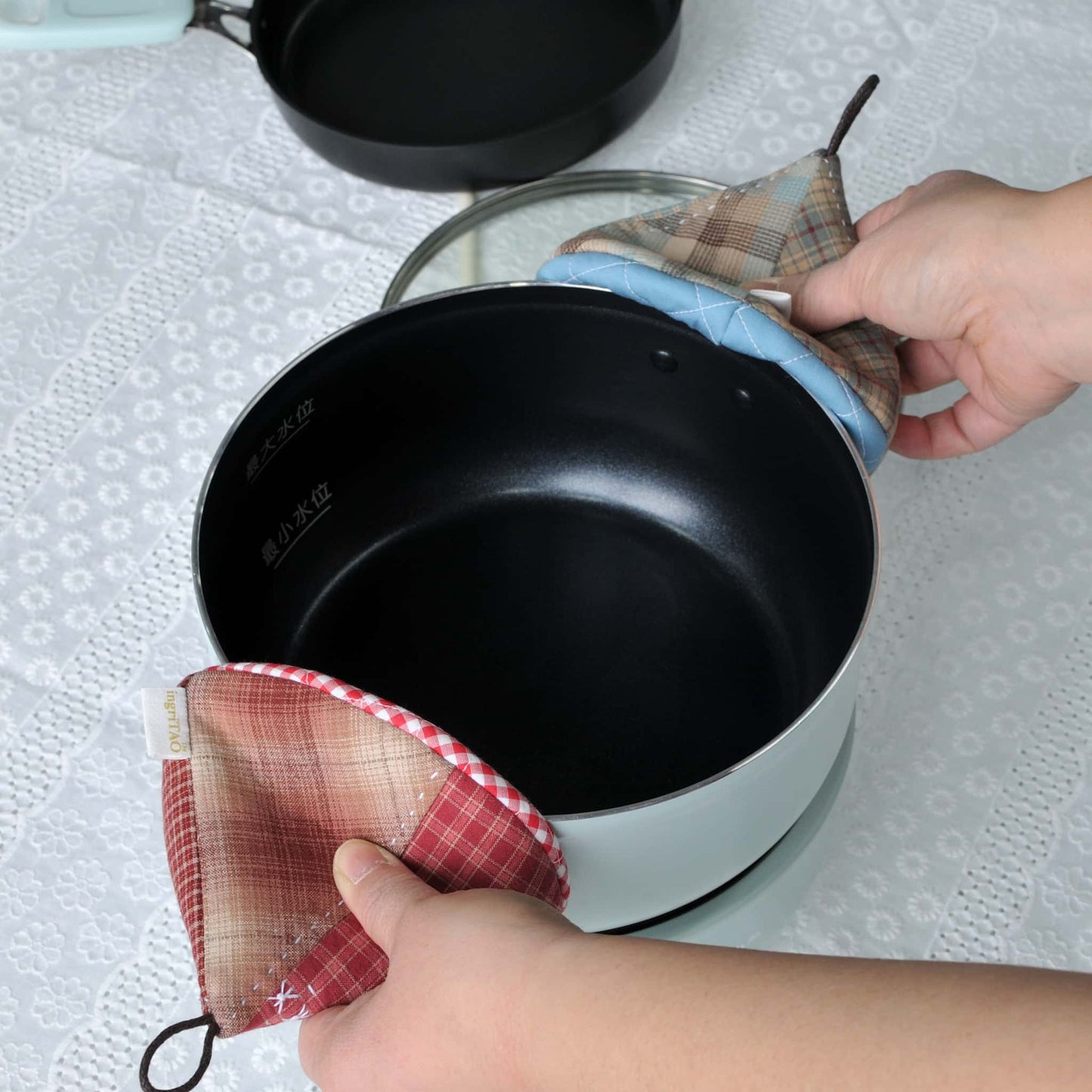ingriTAO Twinkle Quilted Pot Holder for Kitchen- ingriTAO