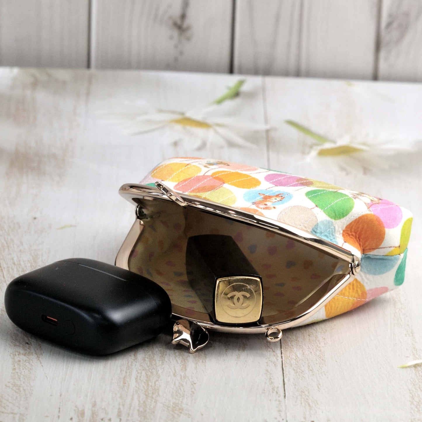 ingriTAO Weekend Joy Style Kiss Lock Coin Purse Capacity Lipstick Earbuds - ingriTAO
