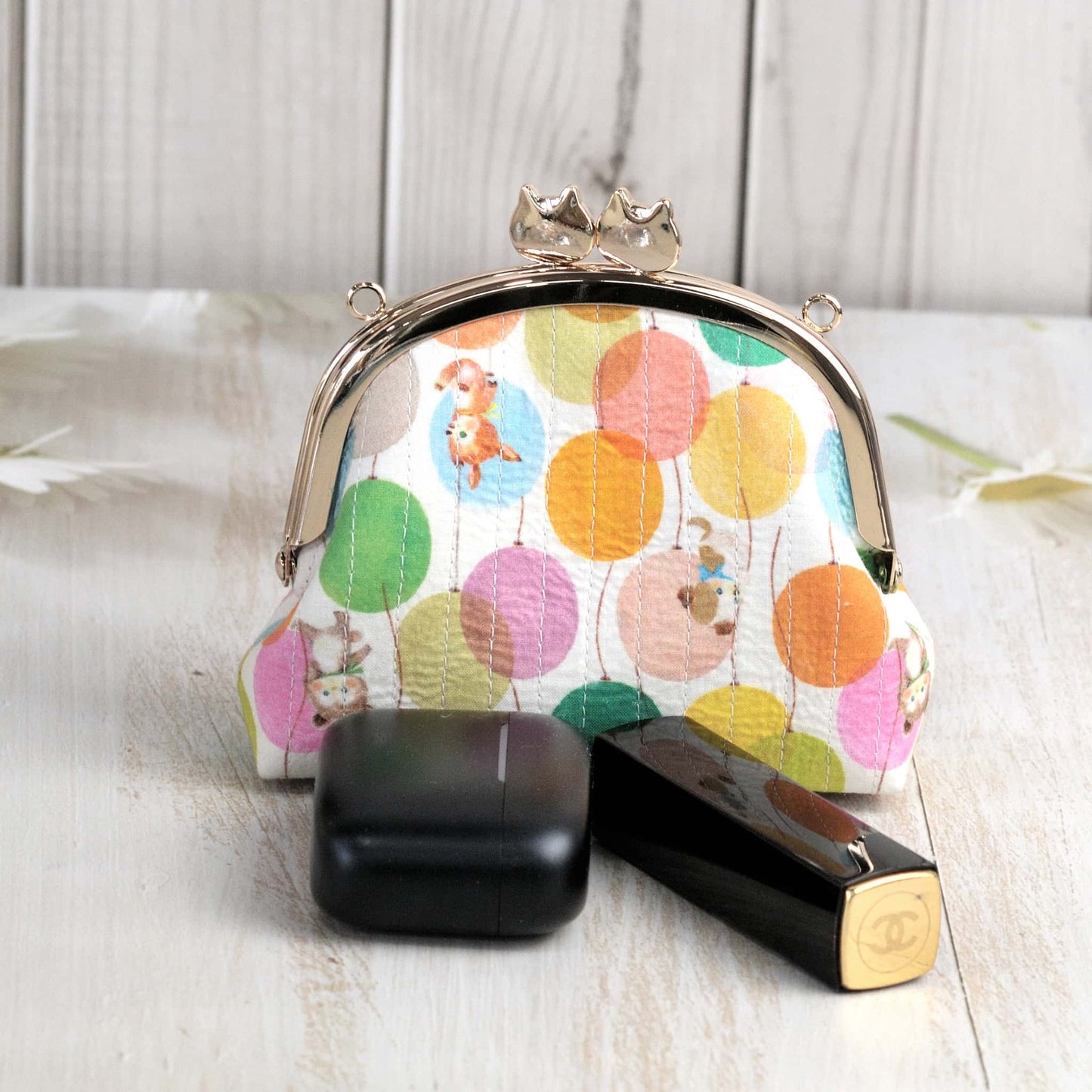 ingriTAO Weekend Joy Style Kiss Lock Coin Purse Capacity Size - ingriTAO
