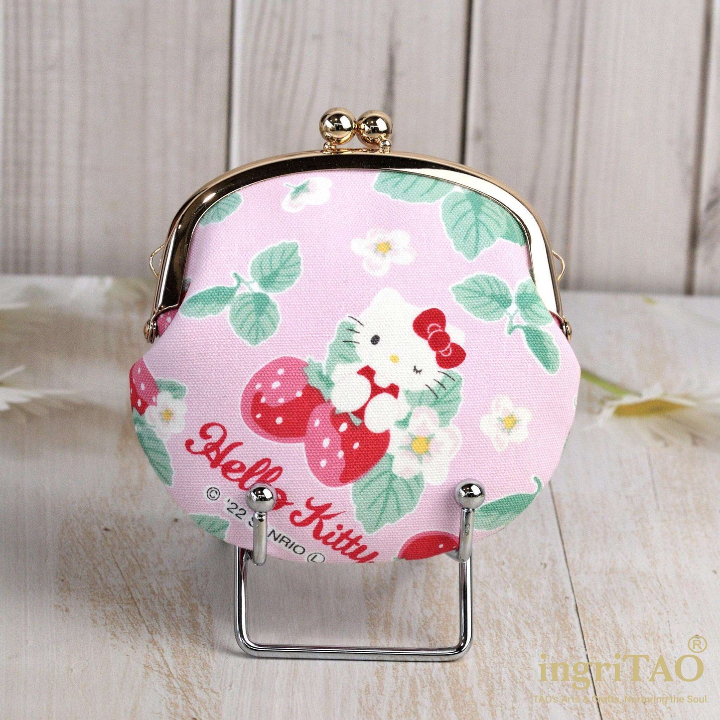 ingriTAO Hello Kitty Style Kiss Lock Coin Purse front