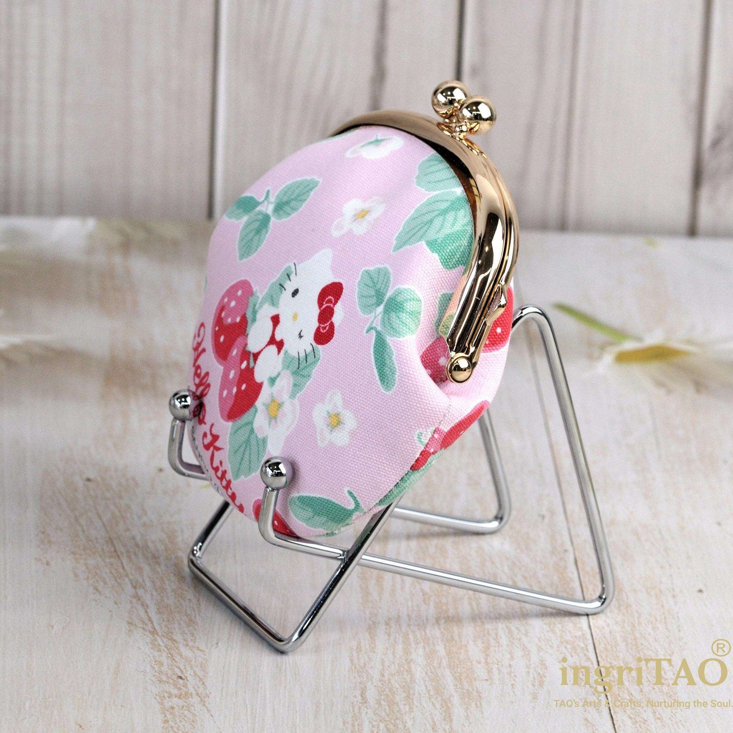 ingriTAO Hello Kitty Style Kiss Lock Coin Purse side