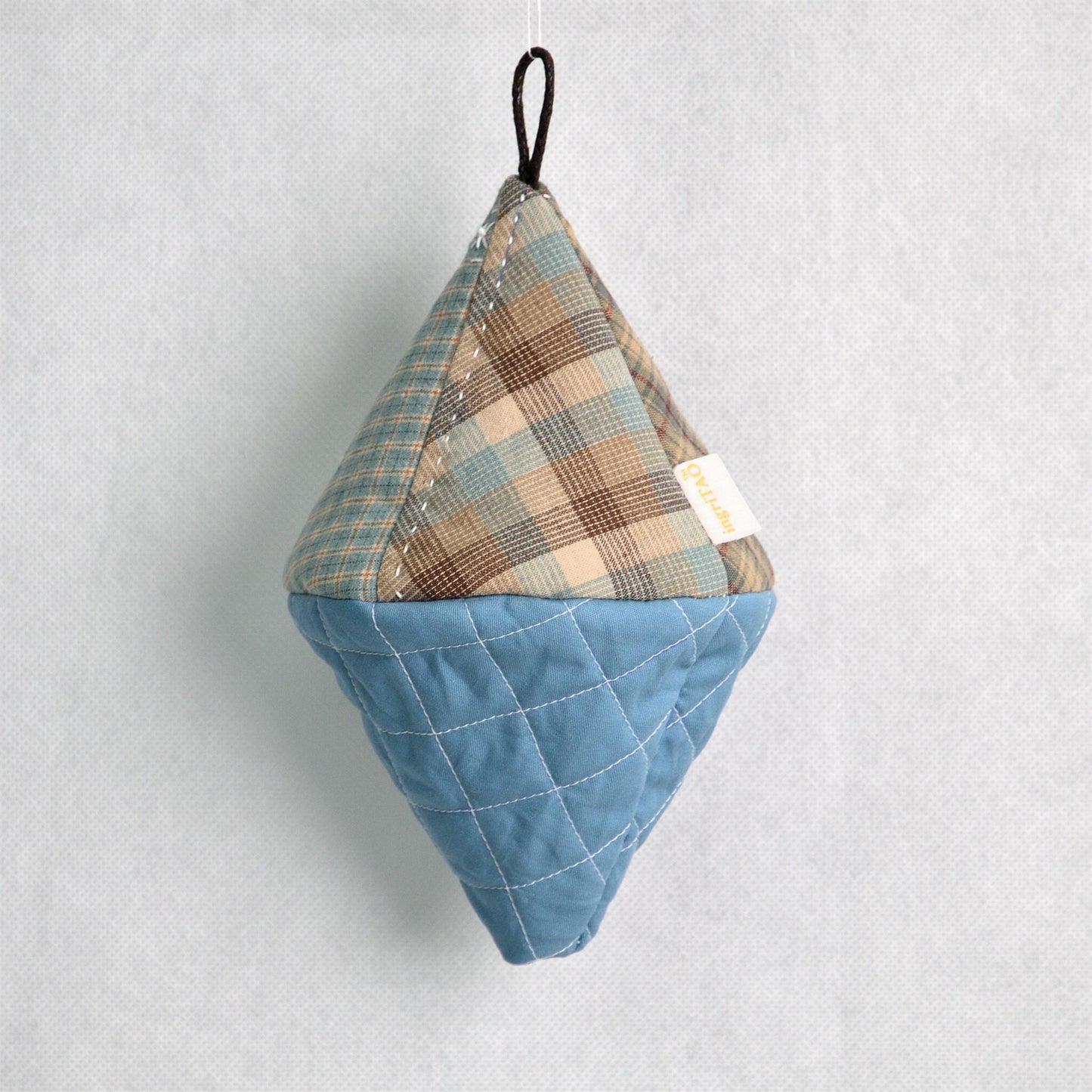 ingriTAO Twinkle Quilted Pot Holder blue hanging